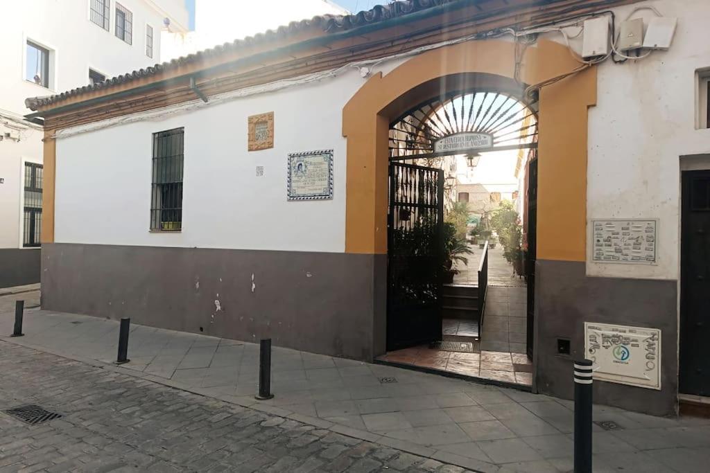 Tipico Y Pintoresco Patio De Vecinos, Con Encanto إشبيلية المظهر الخارجي الصورة